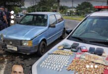 Fuga desesperada termina em batida e prisão. Drogas e carro furtado estavam com a dupla