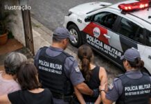 Filha agride a própria mãe e acaba presa após série de violências dentro de casa