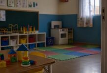 Bebê de 2 anos é agredido em creche e caso gera revolta