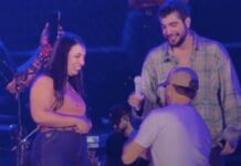 Morador de Jaú pede namorada em casamento no palco durante show de Nattan e emociona público