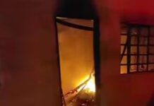 Vela cai, incêndio destrói casa e família com quatro crianças perde tudo – ajude compartilhando