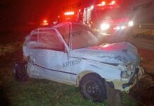 Motorista morre após batida violenta entre dois carros e caminhão na rodovia