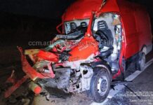 TRAGÉDIA NA RODOVIA: MOTORISTA MORRE APÓS VAN CARREGADA COM LEITE ATINGIR CAMINHÃO