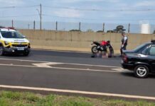 Acidente deixa motociclista ferida no contorno de Jaú